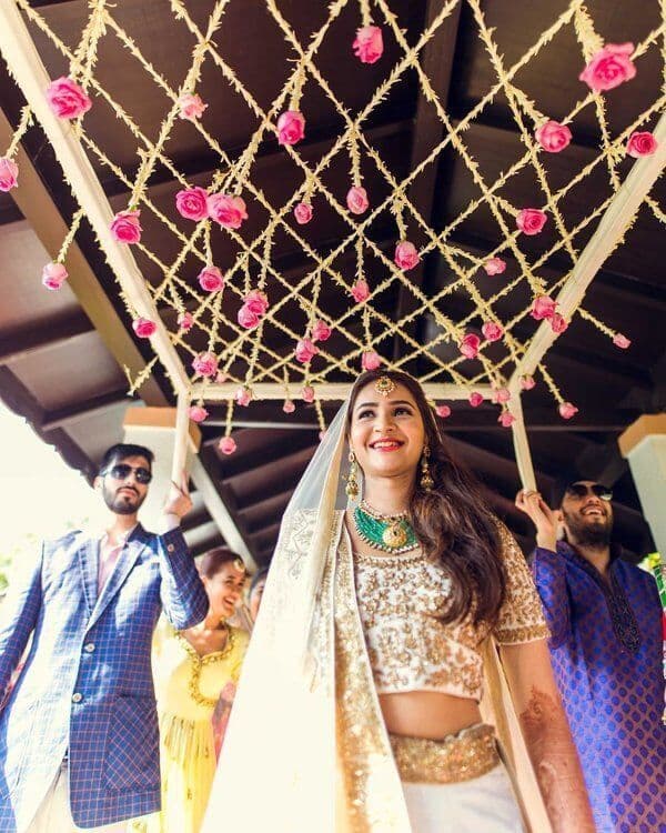Phoolon ki Chaadar & Varmala Floral Styling
