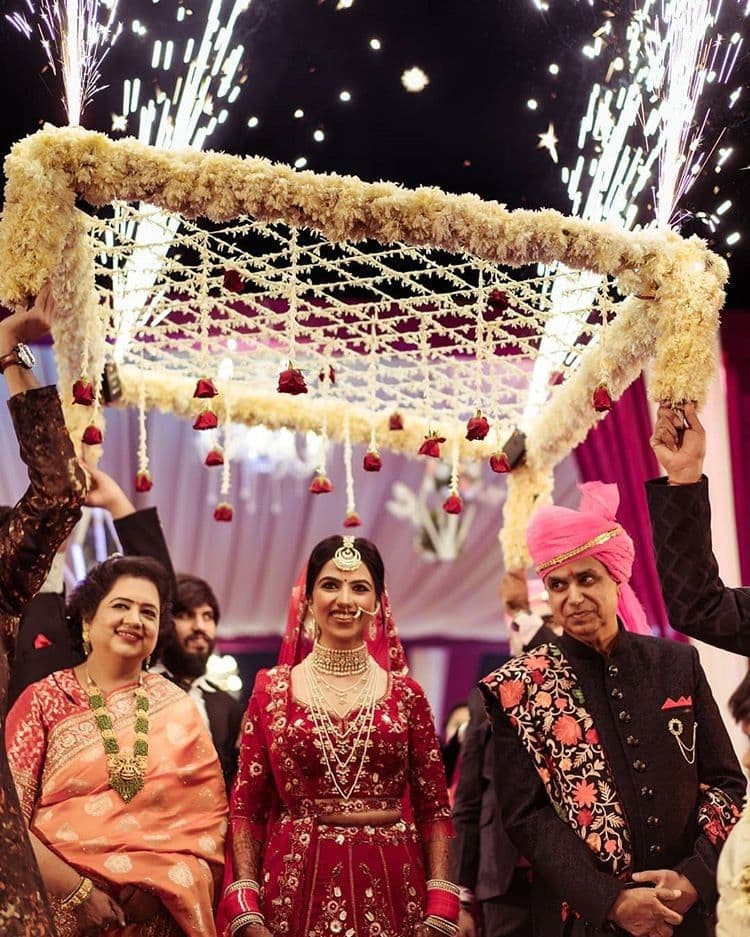 Phoolon ki Chaadar & Varmala Floral Styling - Preview 2