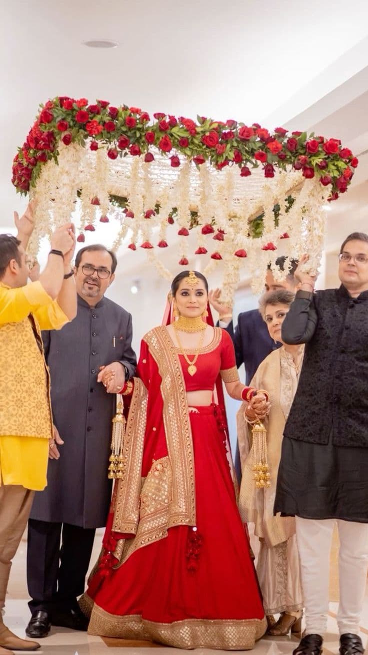 Phoolon ki Chaadar & Varmala Floral Styling - Preview 3